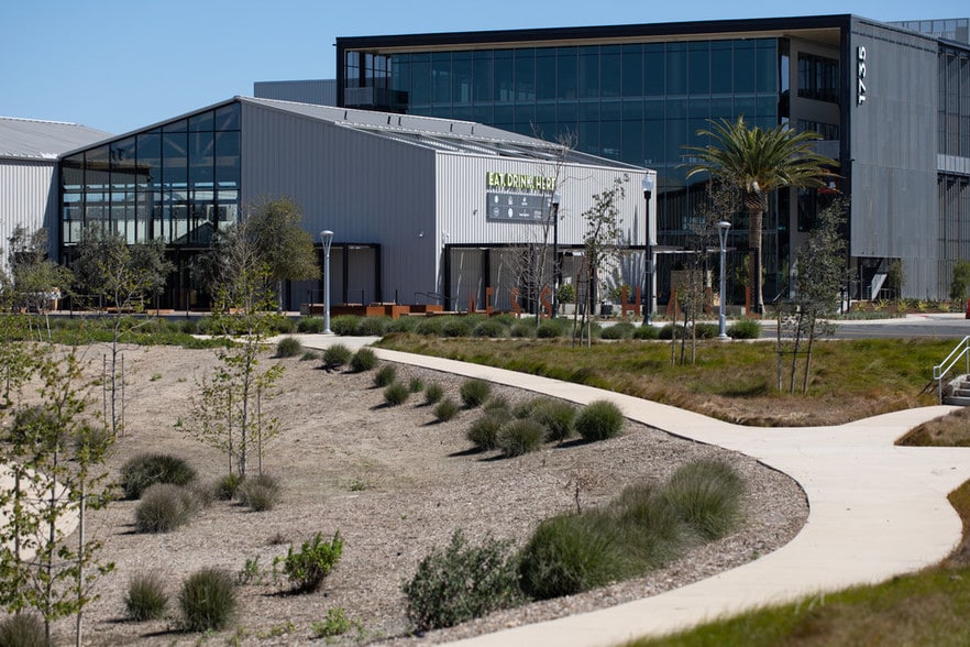 1735 Flight Way, Tustin, CA for lease - Building Photo - Image 2 of 7