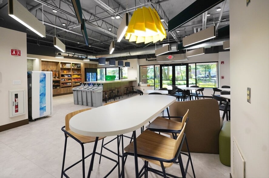 29 Sawyer Rd, Waltham, MA à louer - Photo intérieure - Image 3 de 6