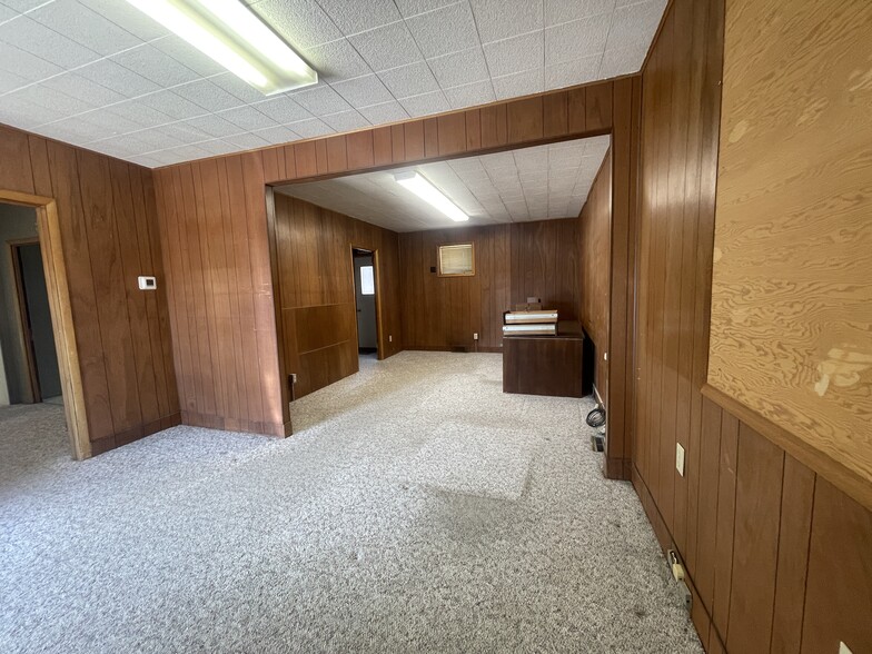 409 Driftwood St, Correctionville, IA for lease - Building Photo - Image 3 of 18