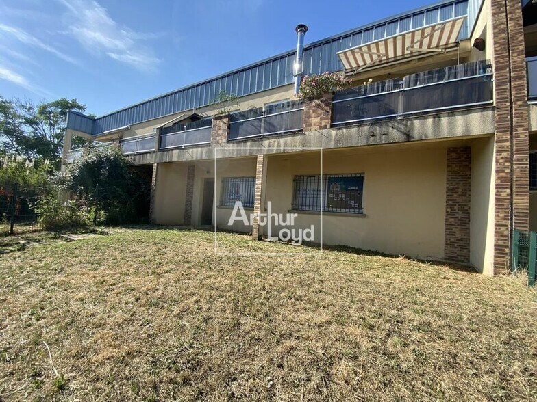 Industrial in Cesson for lease - Building Photo - Image 1 of 5