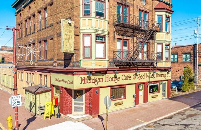 More details for 300 6th St, Calumet, MI - Retail for Sale