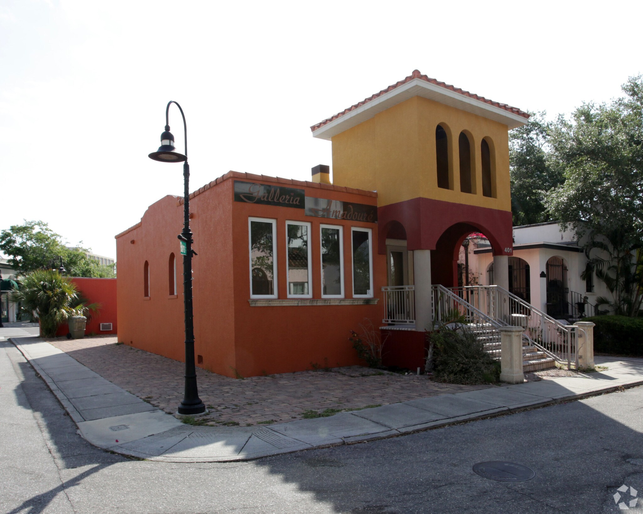 401 Burns Ct, Sarasota, FL à vendre Photo principale- Image 1 de 16