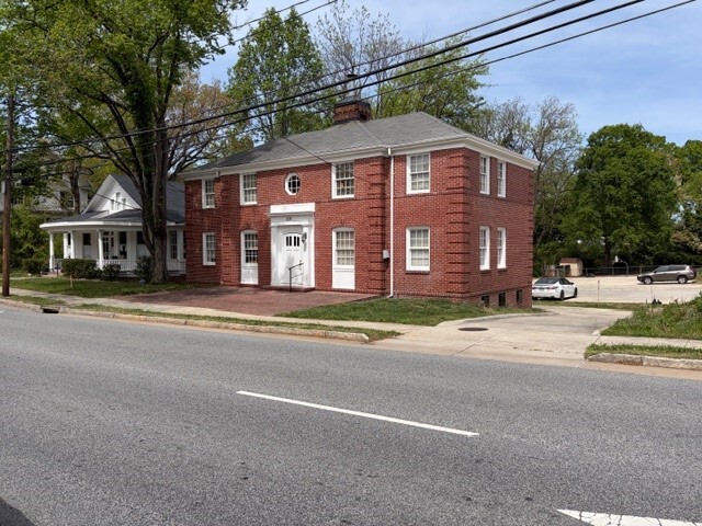 208 W Fisher Ave, Greensboro, NC à vendre Photo principale- Image 1 de 6