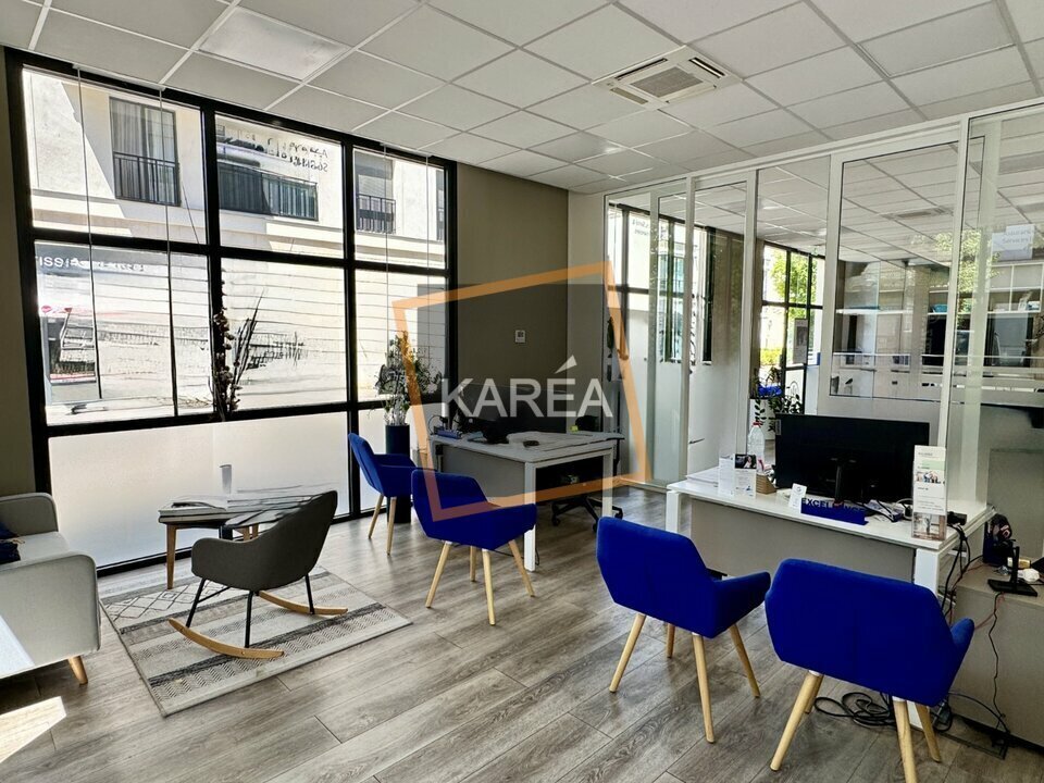 Retail in Chessy for lease Interior Photo- Image 1 of 6