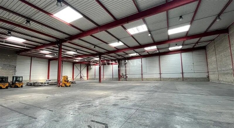 Industrial in Combs-la-Ville for lease Building Photo- Image 1 of 10