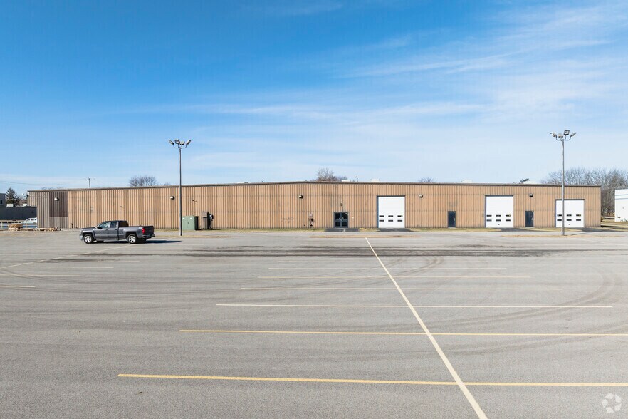 2249 Tracy Rd, Northwood, OH à vendre - Photo du bâtiment - Image 2 de 6