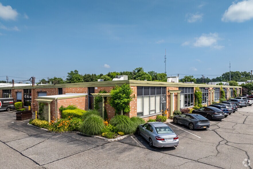 260-286 Newtown Rd, Plainview, NY à louer - Photo principale - Image 1 de 5