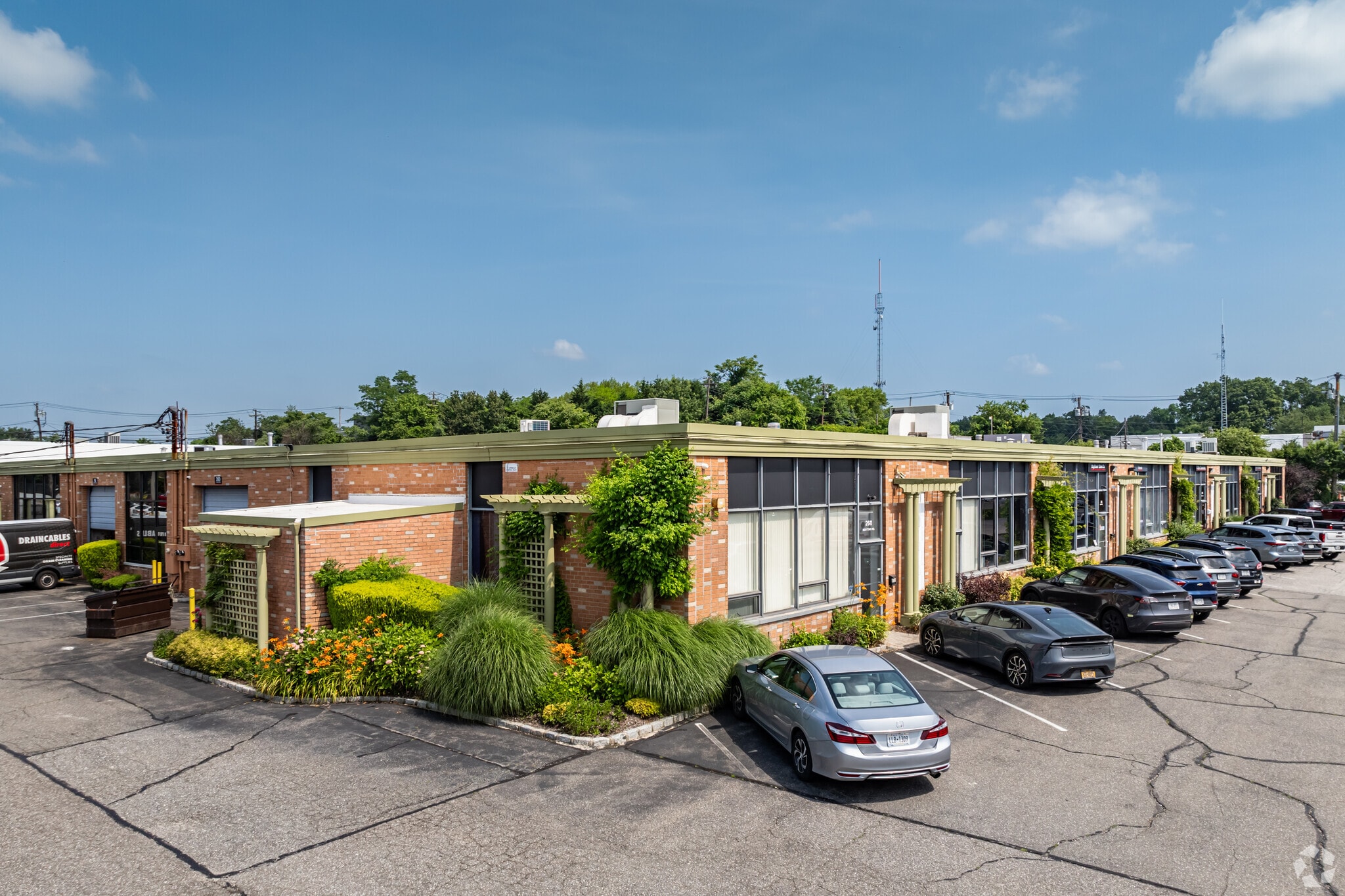 260-286 Newtown Rd, Plainview, NY for lease Primary Photo- Image 1 of 6