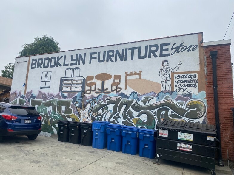 509 N St Louis St, Los Angeles, CA à vendre - Photo du bâtiment - Image 2 de 9