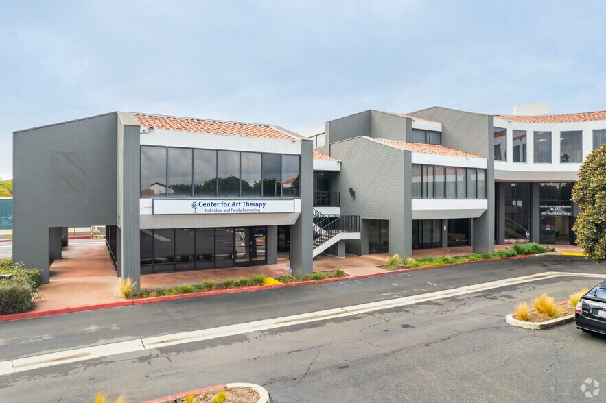 4952 Warner Ave, Huntington Beach, CA à louer - Photo du bâtiment - Image 3 de 7