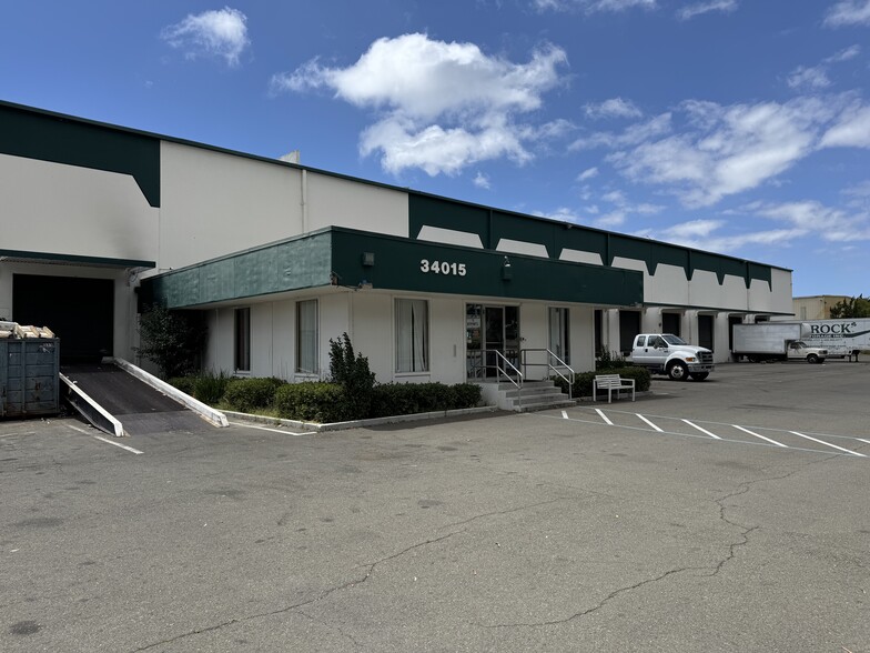 34015 7th St, Union City, CA à vendre - Photo du bâtiment - Image 2 de 7