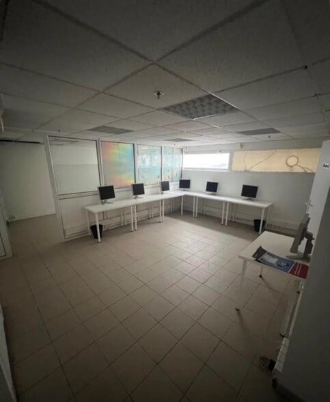 Retail in Montpellier for lease - Interior Photo - Image 2 of 4