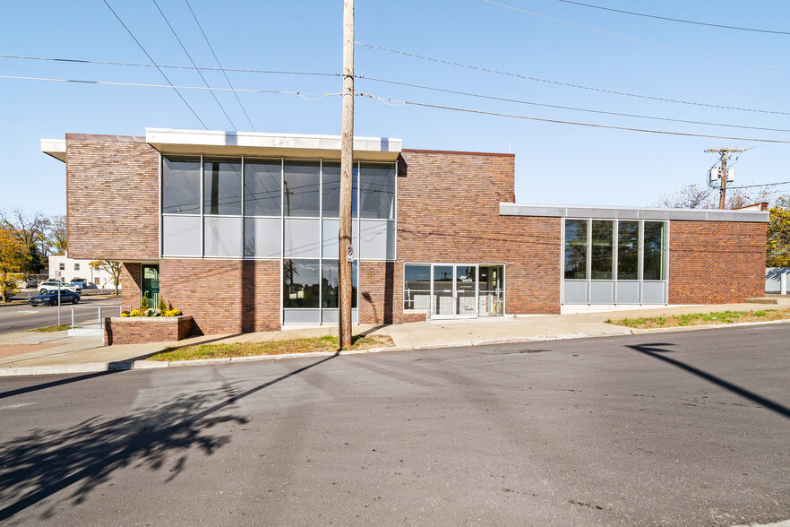6145 Troost Ave, Kansas City, MO à louer - Photo du bâtiment - Image 3 de 31
