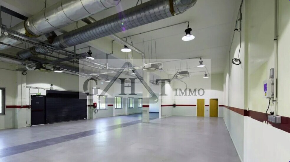 Industrial in Nanterre for lease - Building Photo - Image 2 of 4