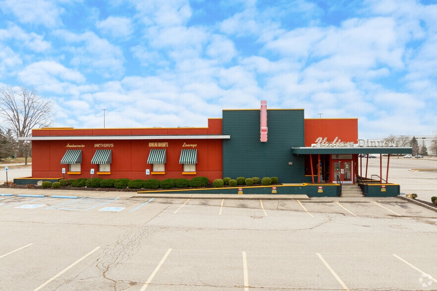 6045 E 86th St, Indianapolis, IN à louer - Photo du bâtiment - Image 2 de 21