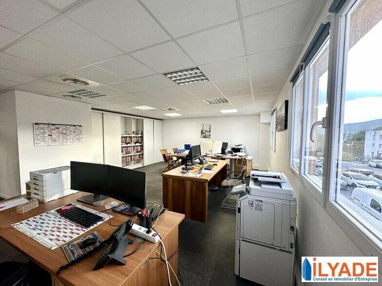 300 Avenue Des Mattes, La Ciotat for lease - Interior Photo - Image 1 of 64