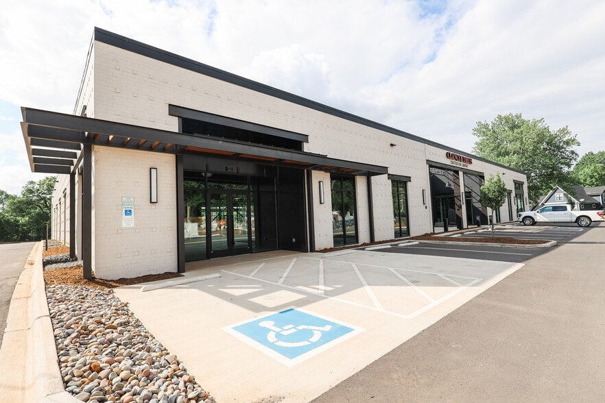 2218 Toomey Ave, Charlotte, NC à louer - Photo du bâtiment - Image 3 de 7