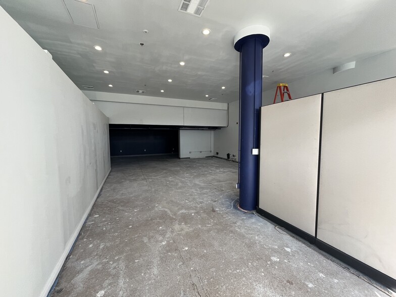 401 N Coast Hwy, Oceanside, CA for lease - Interior Photo - Image 3 of 14