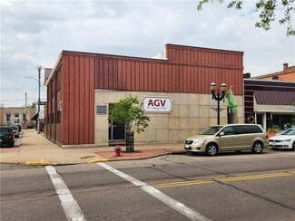 Plus de détails pour 104 Main St, Black River Falls, WI - Flex à vendre
