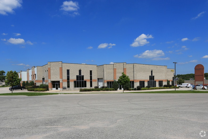 18 Mollard Ct, Barrie, ON for lease - Building Photo - Image 2 of 3