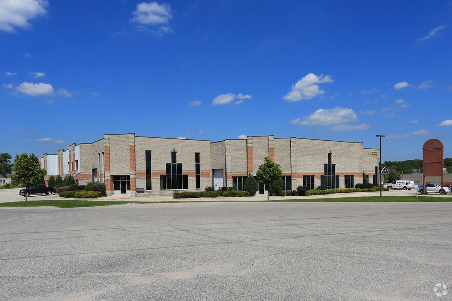 18 Mollard Ct, Barrie, ON à louer - Photo du bâtiment - Image 2 de 3