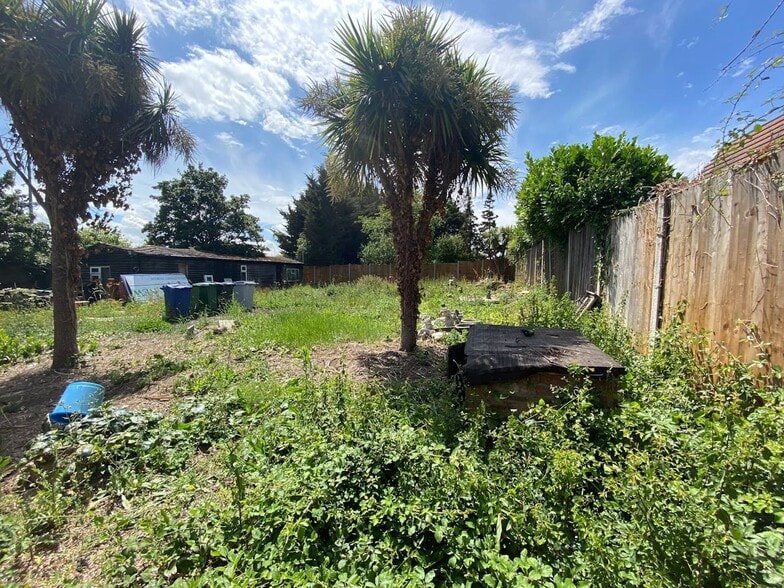 1 Bells Hill Rd, Basildon for lease - Building Photo - Image 2 of 3