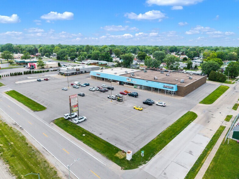 833-849 Avenue of the Cities, East Moline, IL à vendre - Photo du bâtiment - Image 2 de 2