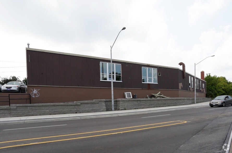 178 LOUISA STREET Kitchener, Ontario N2H portefeuille de 4 propriétés à vendre sur LoopNet.ca - Photo principale - Image 1 de 3