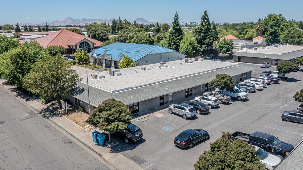 1547 Starr Dr, Yuba City, CA à vendre - Photo du bâtiment - Image 2 de 9