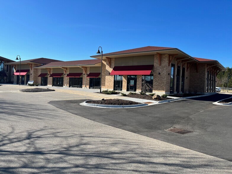 5955 McKee Rd, Fitchburg, WI à louer - Photo du bâtiment - Image 2 de 9