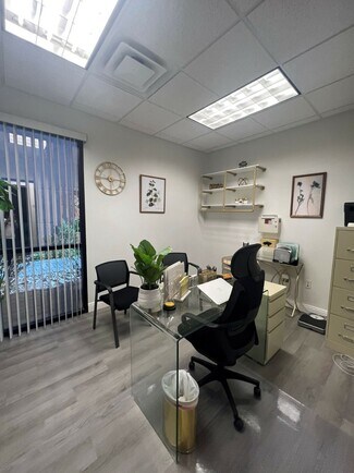 Plus de détails pour 6260 McLeod Dr, Las Vegas, NV - Bureau à louer