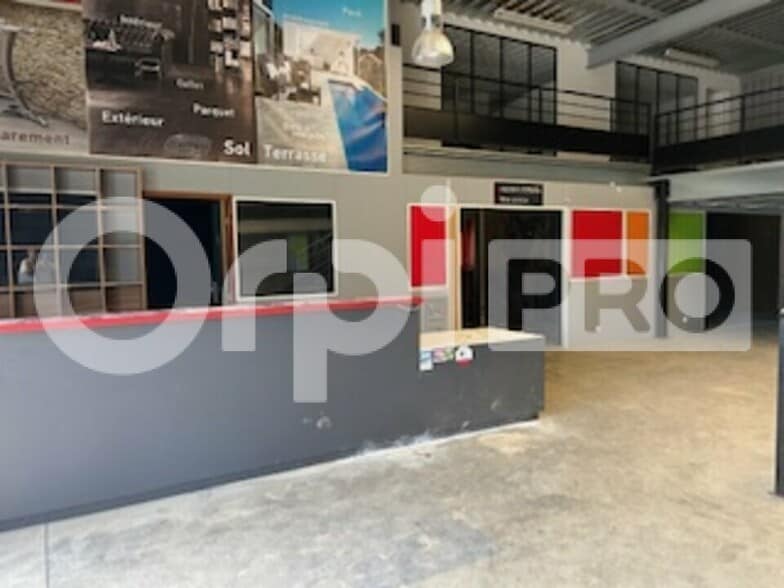Flex in Saint-Georges-de-Reneins for lease - Interior Photo - Image 3 of 8