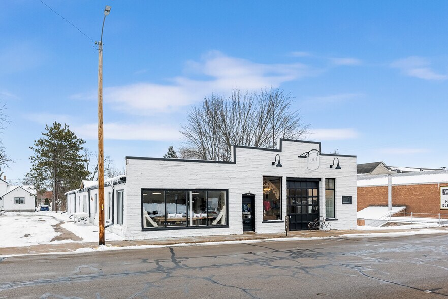 219 Jefferson St, Waupaca, WI à vendre - Photo du bâtiment - Image 3 de 62