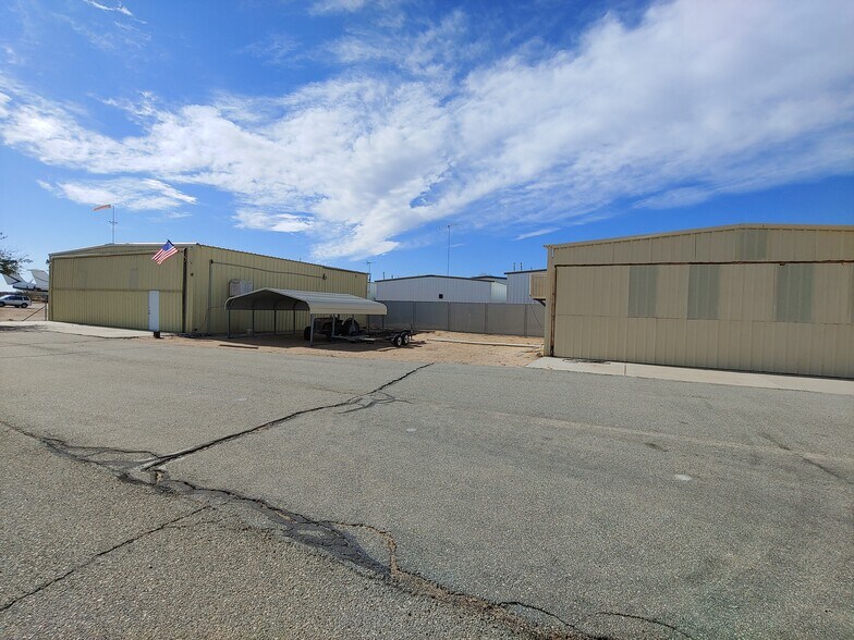 6001 Curtis Pl, California City, CA à vendre - Photo du bâtiment - Image 2 de 21