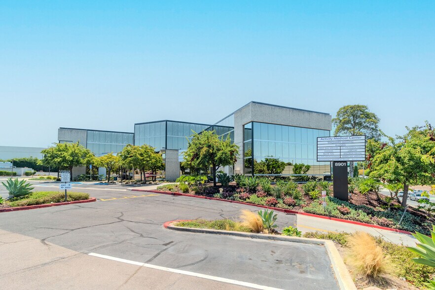 8901 Activity Rd, San Diego, CA à louer - Photo du bâtiment - Image 3 de 4