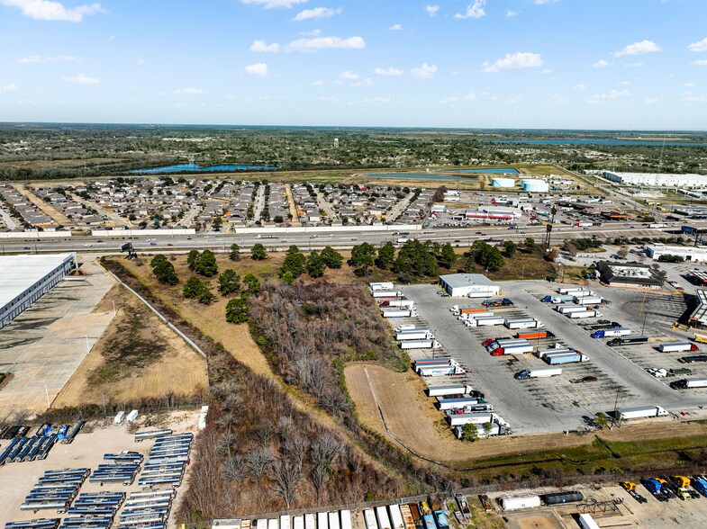 1810 Interstate 10, Baytown, TX à vendre - Photo du bâtiment - Image 2 de 7