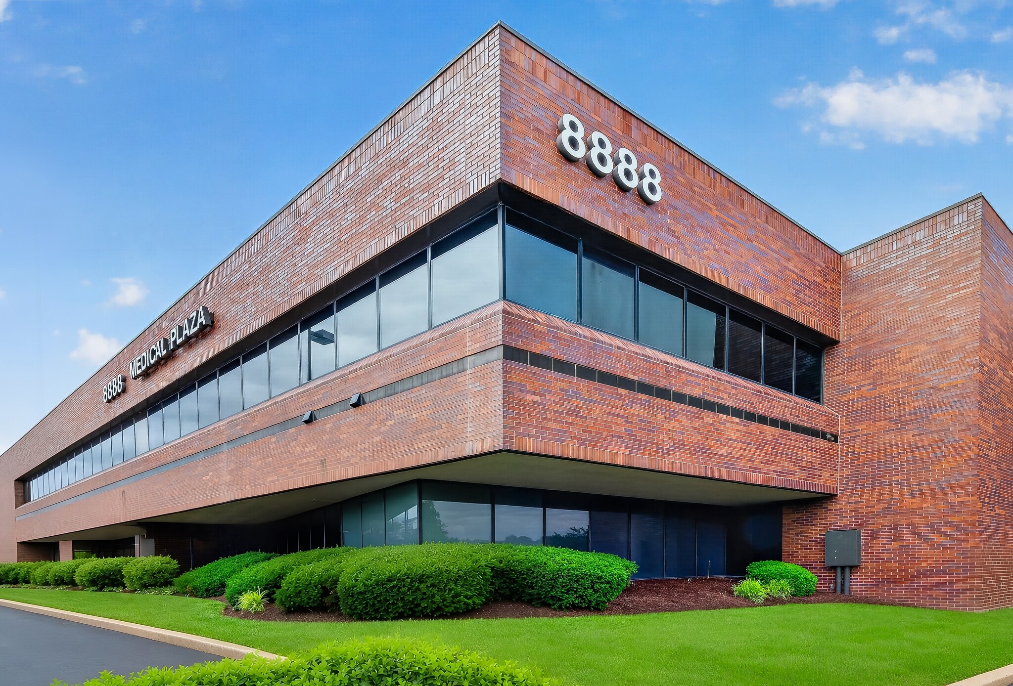 8888 Ladue Rd, Ladue, MO for lease Building Photo- Image 1 of 42