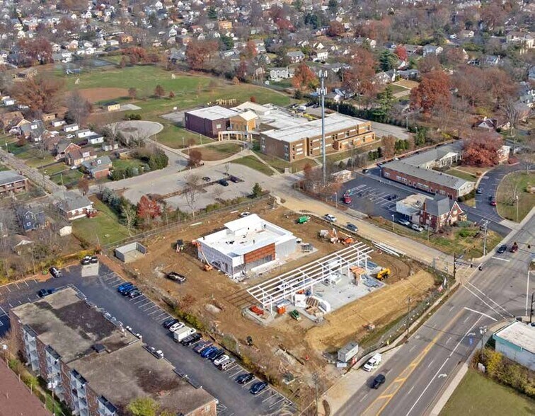 7481 Montgomery Rd, Cincinnati, OH à vendre - Photo du bâtiment - Image 2 de 8