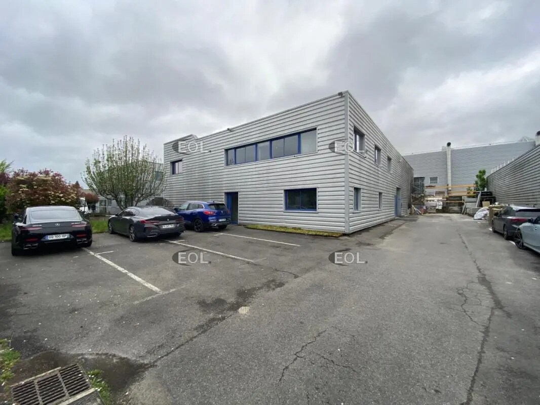 Flex in Grigny for lease Building Photo- Image 1 of 11