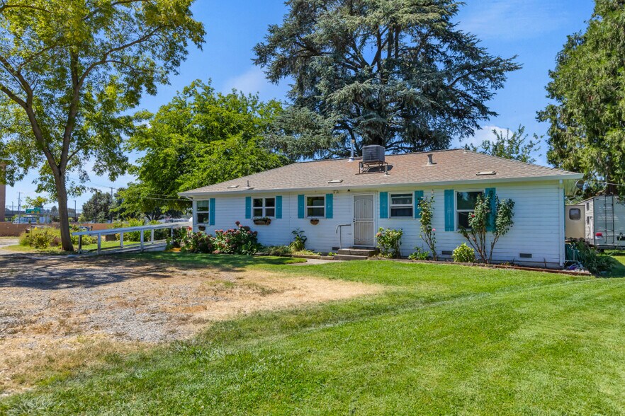 9455 E Stockton Blvd, Elk Grove, CA à vendre - Photo principale - Image 1 de 84
