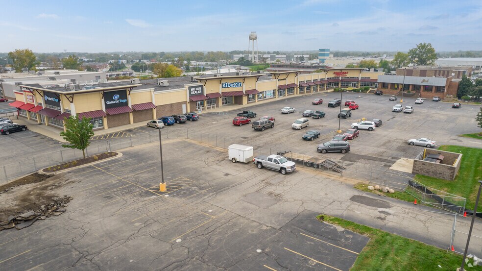 3094 28th St SE, Kentwood, MI à vendre - Photo du bâtiment - Image 2 de 4