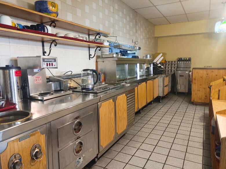 14201 Martin Luther King Jr Dr, Dolton, IL à vendre - Photo intérieure - Image 2 de 7