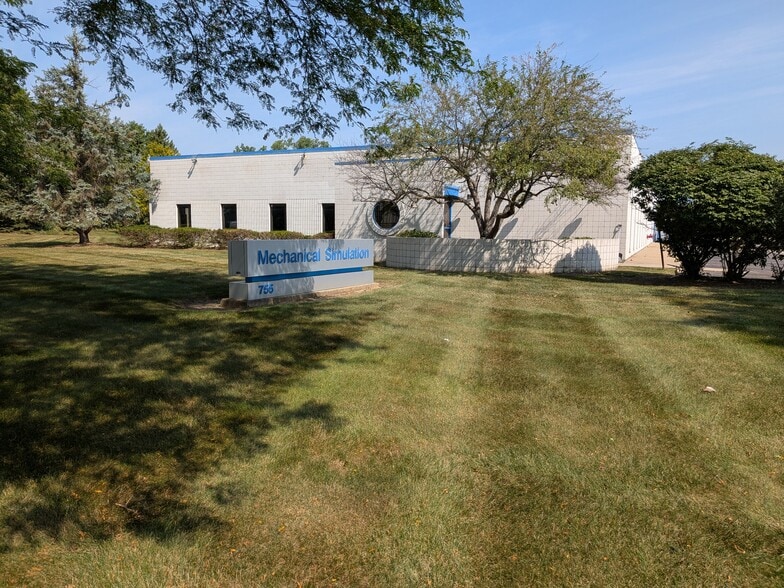 745-755 Phoenix Dr, Ann Arbor, MI for lease - Building Photo - Image 1 of 4