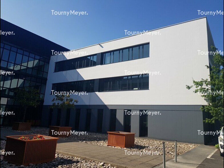 Office in Rennes for lease - Building Photo - Image 2 of 7