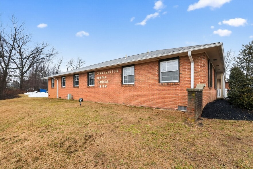 1701 Wynwood Dr, Cinnaminson, NJ for sale - Building Photo - Image 3 of 49