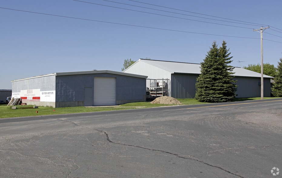 300 Brighton Ave S, Buffalo, MN for lease - Primary Photo - Image 1 of 2