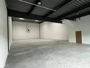 24 Avenue Paul Maintenant, Corbeil-Essonnes for lease Interior Photo- Image 1 of 7