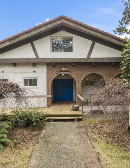 5050 Hastings St, Burnaby, BC à vendre - Photo du bâtiment - Image 3 de 4
