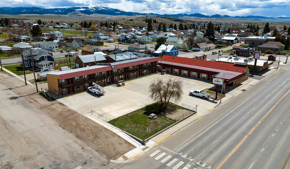 809 Main St, Deer Lodge, MT à vendre - Photo principale - Image 1 de 1