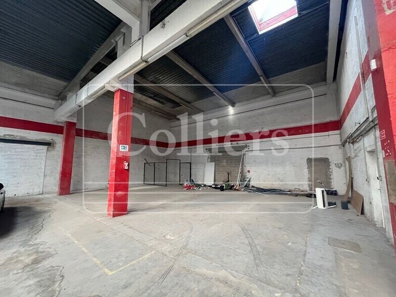 Flex in Vitrolles for lease - Interior Photo - Image 2 of 10